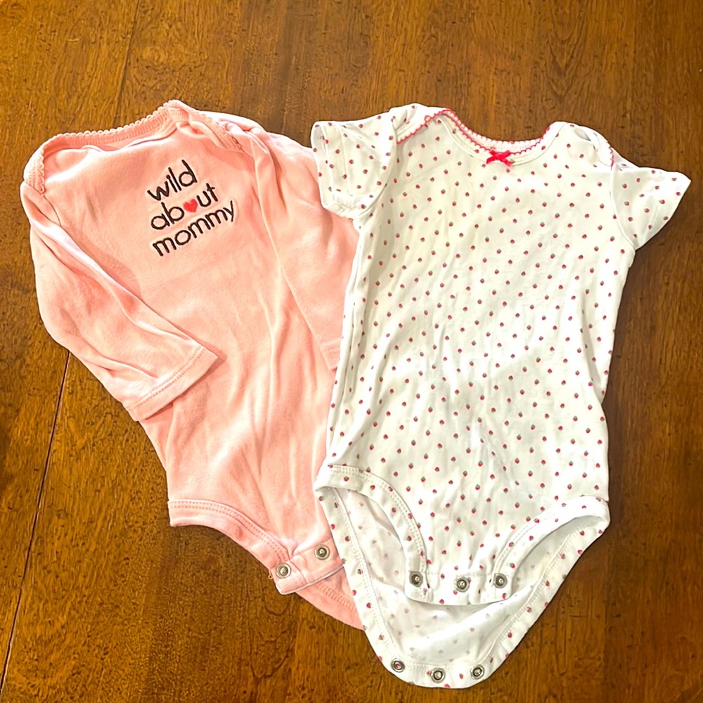Carters 2 piece long sleeve and shorts. Size 6 months.